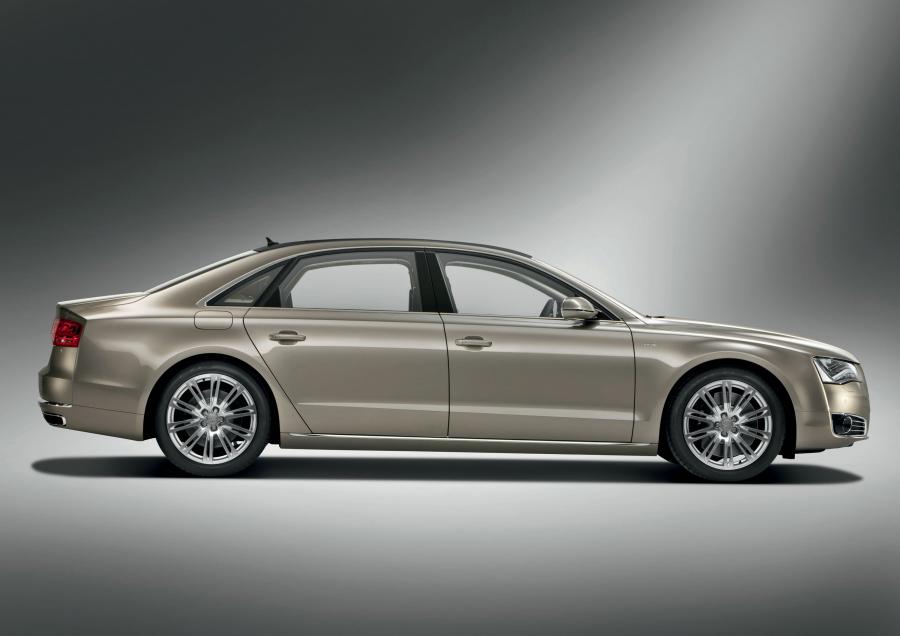  Audi A8L W12 Quattro (D4) 2010 года  (WW) (фото 33 из 35)